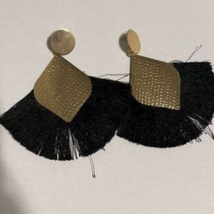 Black and gold fan earrings